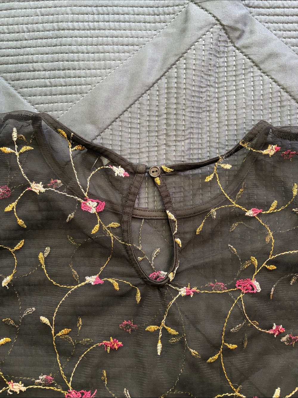 IRIS Black Sheer Floral Embroidered Peplum Blouse Top Women’s Large Cottagecore - Picture 7 of 7